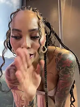 LizStorm_ webcam