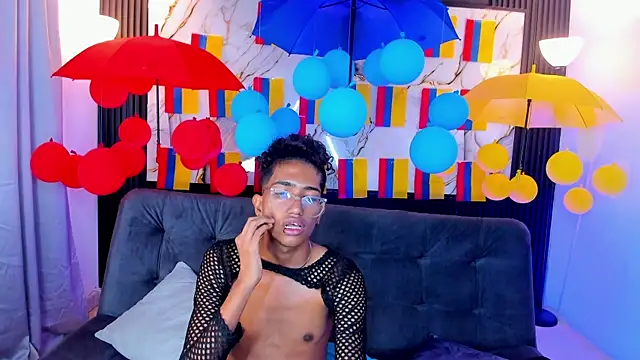 triiangel_latinboy webcam