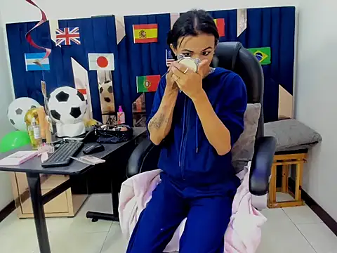 Aisha_hotts777 webcam
