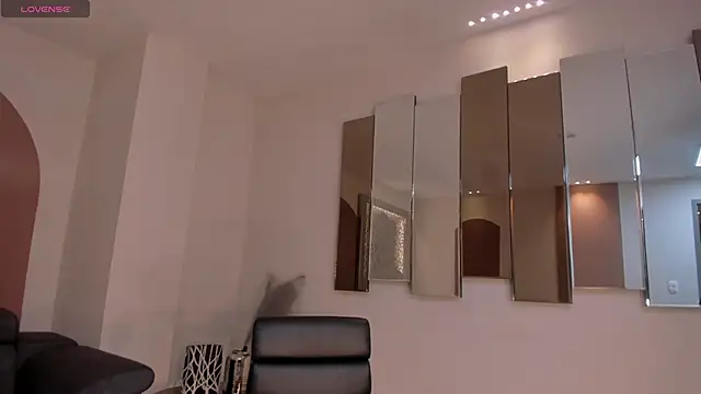 MollyJones_ webcam