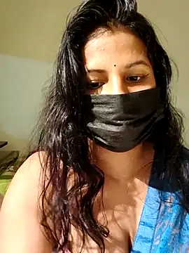 hot_alicee (F young) - boob show