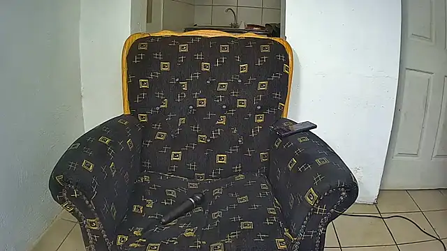 GoldenPussyXOXO webcam
