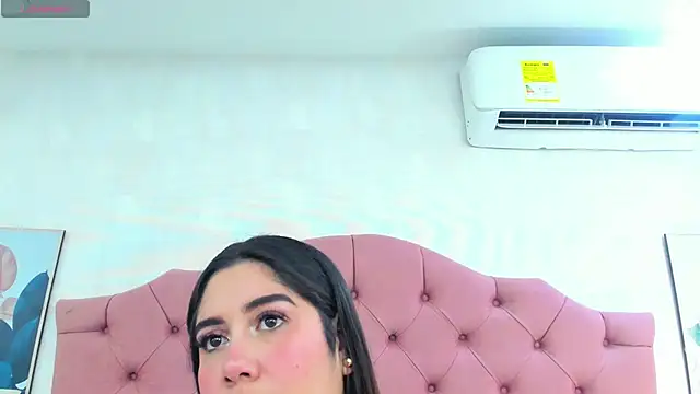 ThyaraJhons webcam