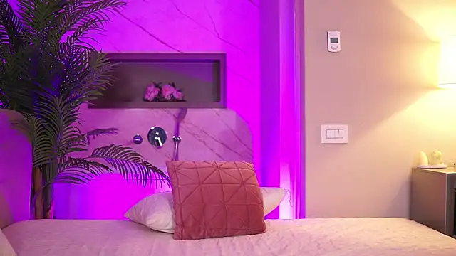 BiancaCain live cam on StripChat