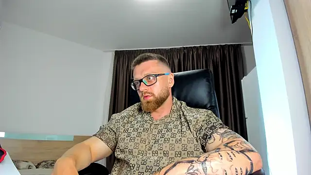 Findom_guy live cam on StripChat