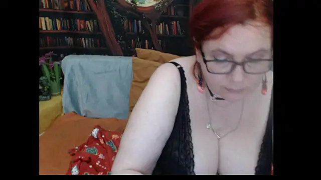 PlayfullMature webcam
