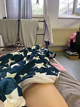 LoveNBloom webcam