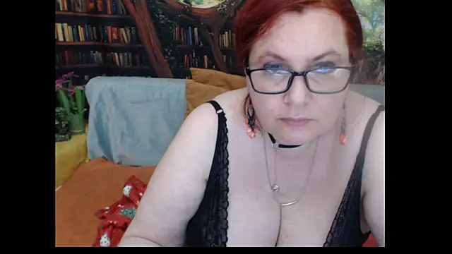 PlayfullMature webcam