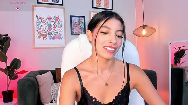 Tiffany_Low webcam