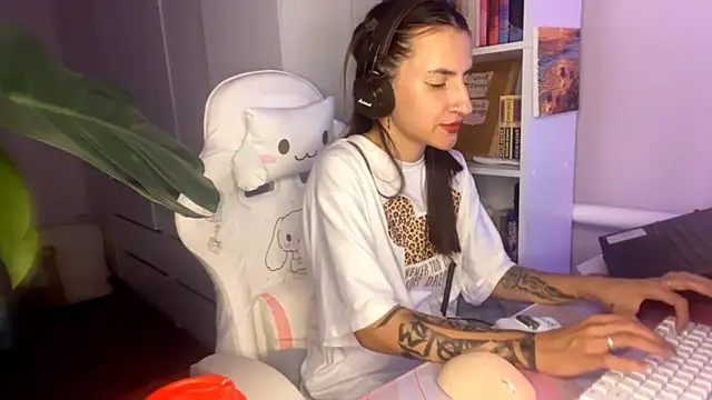 Monica_Cutersseys webcam