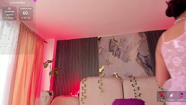 Watch CarolineFyre live on EroticFlix - High definition streams
