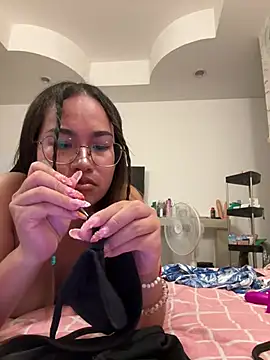 Ponthip webcam