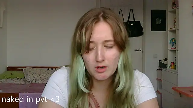 yourcherry3 live cam on StripChat
