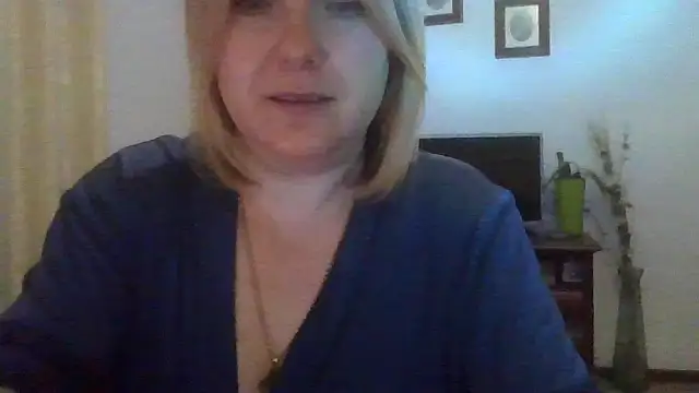 ElenaLove888 webcam