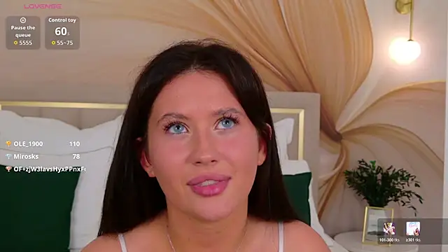 Watch milaleoneli live on EroticFlix - High definition streams
