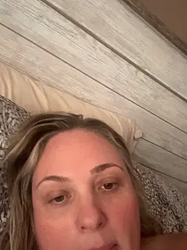 1SexyQueen live cam on StripChat