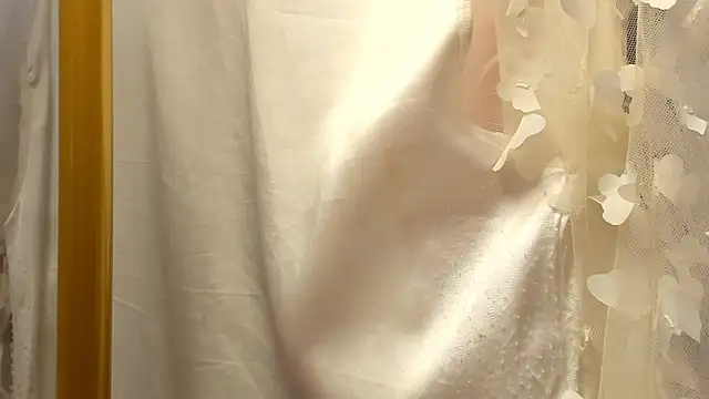 Watch Alina_Valmont live on EroticFlix - High definition streams