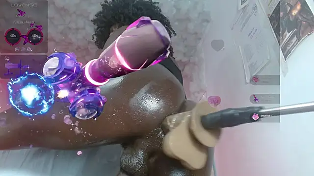 puca_ebony Live Webcam on Stripchat