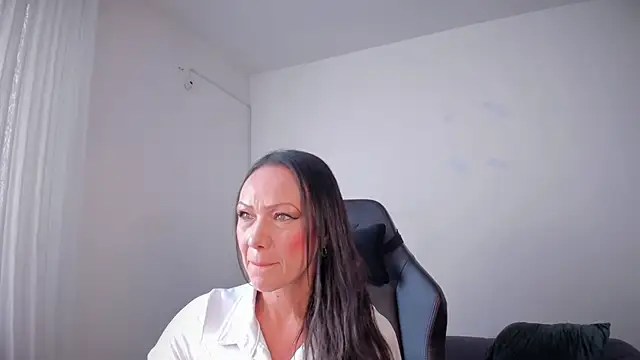 CleoEmberr_ webcam