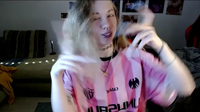 Nica_Kawaii webcam