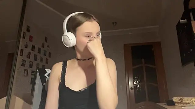 Vivienneyourdream webcam