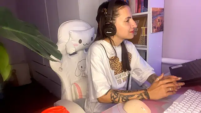 Monica_Cutersseys webcam