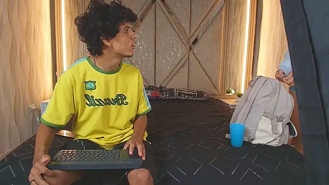 hotcouple_222's live room