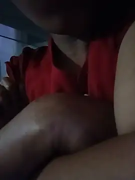 NIANIAKUTE live cam on StripChat