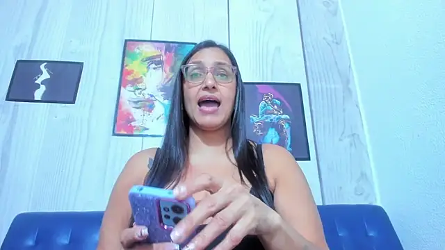Watch Miss_Bobbiess live on EroticFlix - High definition streams