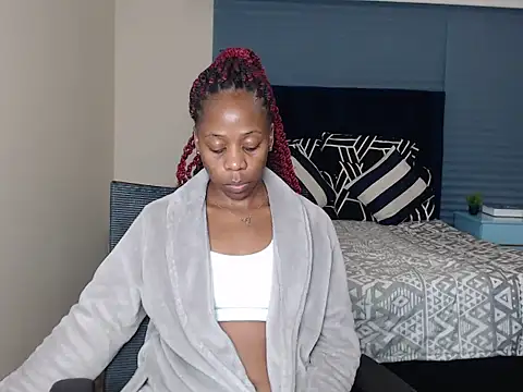 QUEENMANDYY webcam