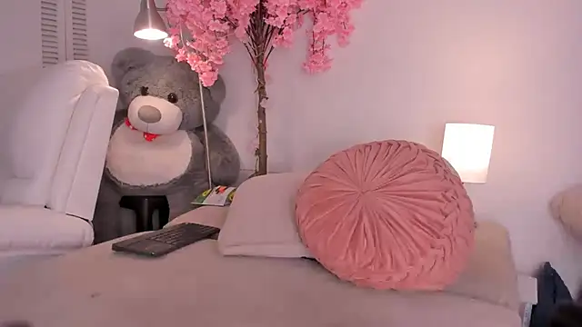 Watch kitty_miaa live on EroticFlix - High definition streams