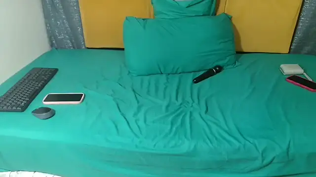 HugeTitisxx webcam