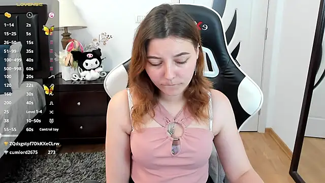 pretty_little_thing webcam