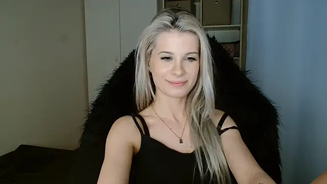 KristineGlow webcam