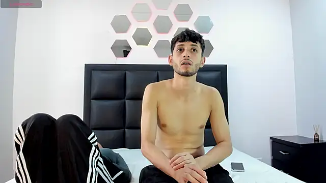 dracke_and_zara webcam