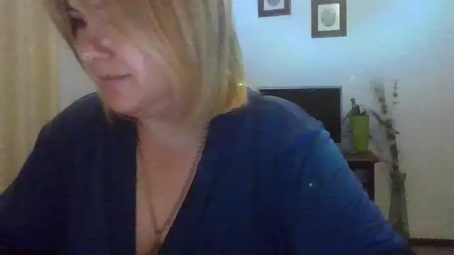 ElenaLove888 webcam