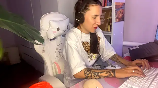 Monica_Cutersseys webcam