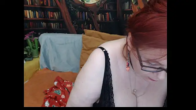 PlayfullMature webcam