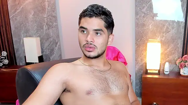luciano_vitale live cam on StripChat