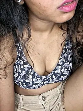 Akni_ live cam on StripChat