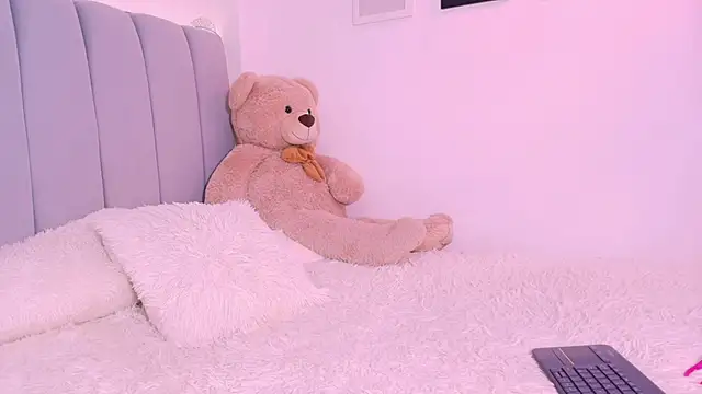 Watch DannaHyde live on EroticFlix - High definition streams