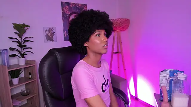 NaomiSaenz_ webcam