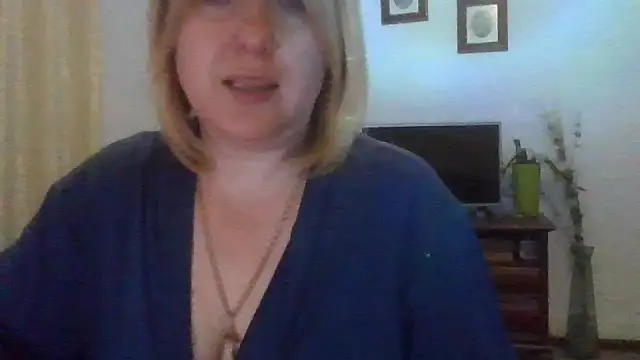 ElenaLove888 webcam