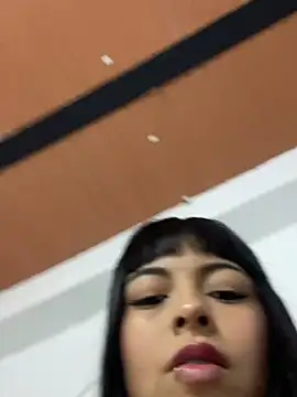 Dulce-diosa live cam on StripChat