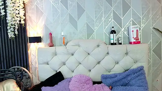 Watch Zaira_bonny live on EroticFlix - High definition streams