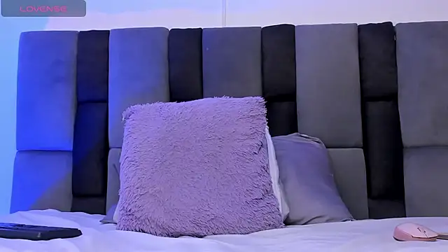 light_eyes_ live cam on StripChat