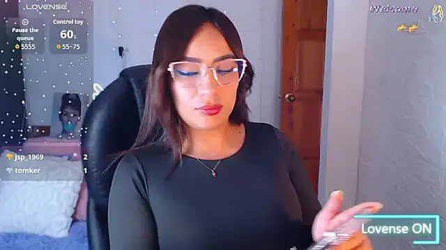 Watch Paulina_627 live on EroticFlix - High definition streams