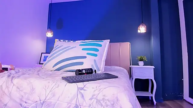 Watch Honeyy_01 live on EroticFlix - High definition streams
