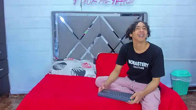 Angiela - Couple webcam sex chat