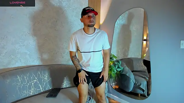 Lukas_Barone webcam